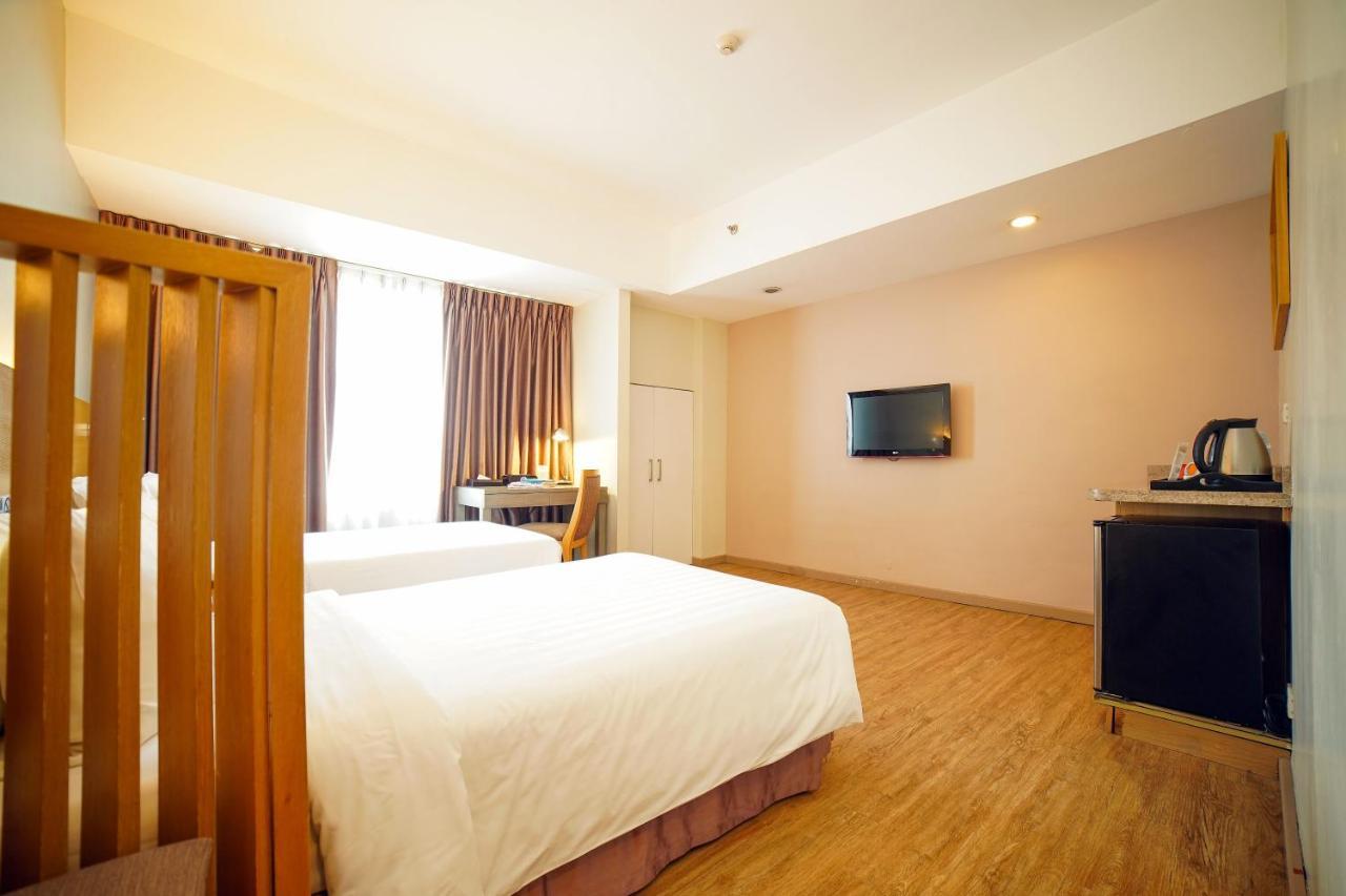 One Pacific Place Serviced Residences Makati City Exterior foto