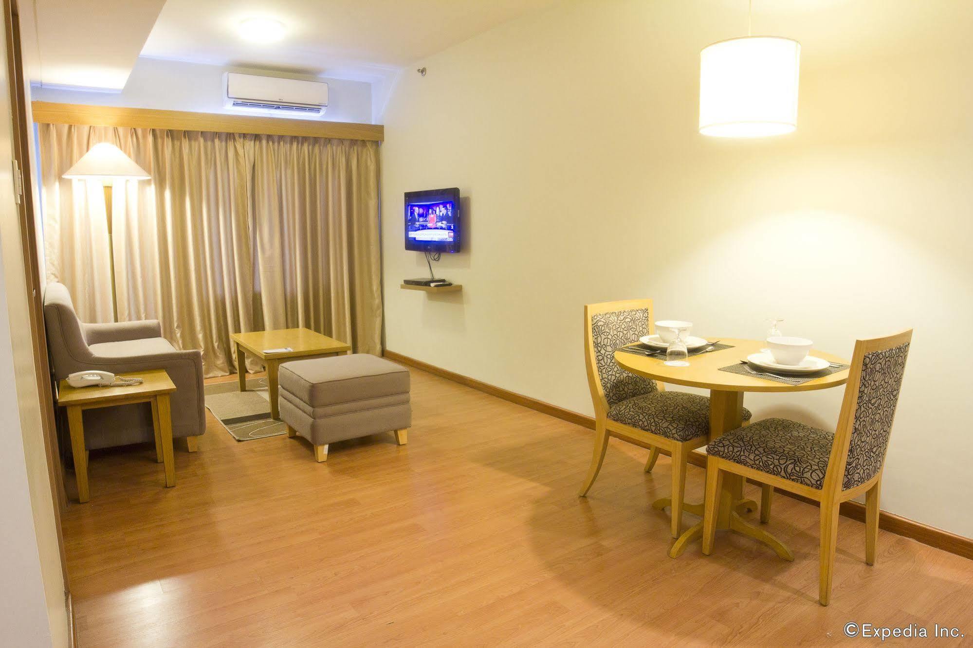 One Pacific Place Serviced Residences Makati City Exterior foto