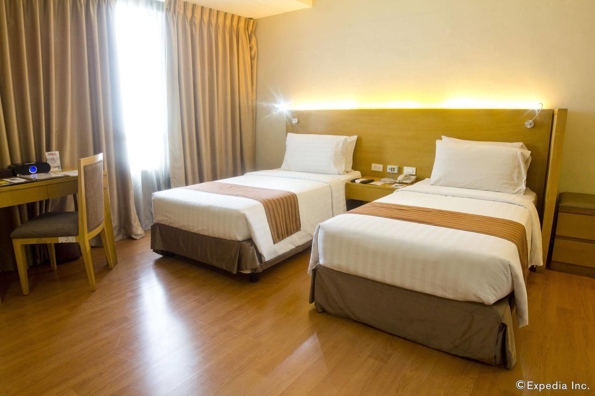 One Pacific Place Serviced Residences Makati City Exterior foto